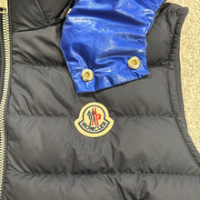 Load image into Gallery viewer, Moncler Laro Gilet Navy Age12
