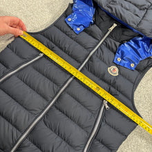 Load image into Gallery viewer, Moncler Laro Gilet Navy Age12
