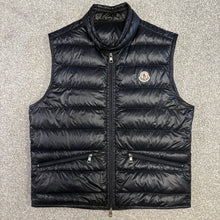 Load image into Gallery viewer, Moncler Gui Gilet Navy Size 2
