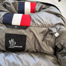 Load image into Gallery viewer, Moncler Grenoble Hintertux Navy Size 4
