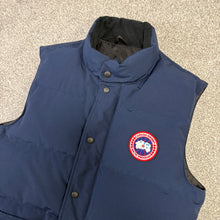 Load image into Gallery viewer, Canada Goose Freestyle Gilet Navy Size Small
