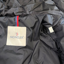 Load image into Gallery viewer, Women’s Moncler Artemis Black Size 1
