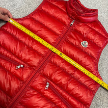 Load image into Gallery viewer, Moncler Gui Gilet Red Size 2
