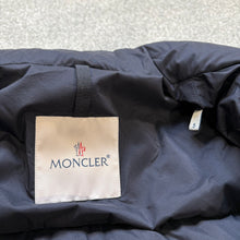 Load image into Gallery viewer, Moncler Boutmy Navy Size 5
