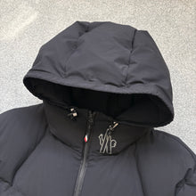 Load image into Gallery viewer, Moncler Grenoble Arcesaz Black Size 7
