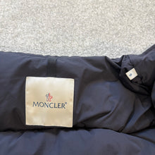 Load image into Gallery viewer, Moncler Gaudenier Dark Navy Size 5
