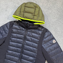 Load image into Gallery viewer, Moncler Hers Navy Size 3
