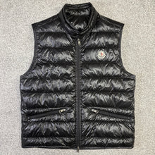 Load image into Gallery viewer, Moncler Gui Gilet Black Size 2
