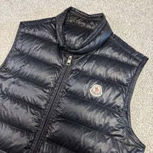 Load image into Gallery viewer, Moncler Gui Gilet Navy Size 2
