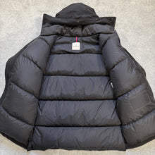 Load image into Gallery viewer, Moncler Aurelien Black Size 6

