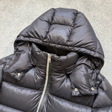 Load image into Gallery viewer, Moncler Arves Black Size 4
