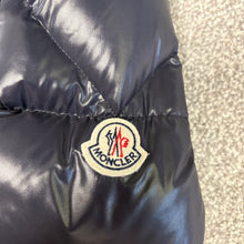 Load image into Gallery viewer, Moncler Harry Navy &amp; Burgundy Size 5
