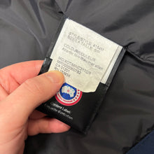 Load image into Gallery viewer, Canada Goose Freestyle Gilet Navy Size Small
