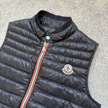 Load image into Gallery viewer, Moncler Cyriaque Gilet Navy Age 12
