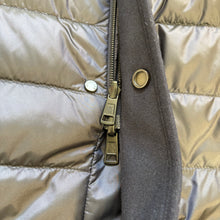 Load image into Gallery viewer, Moncler Bane Reversible Down Jacket Navy Size 3
