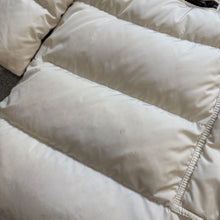Load image into Gallery viewer, Women’s Moncler Aphrotiti White Size 2

