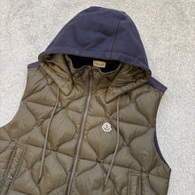 Load image into Gallery viewer, Moncler Maglia Gilet Khaki &amp; Navy Size Large
