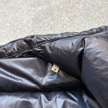 Load image into Gallery viewer, Moncler Gui Gilet Navy Size 4
