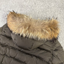 Load image into Gallery viewer, Women’s Moncler Genevrier Khaki Size 4
