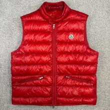 Load image into Gallery viewer, Moncler Gui Gilet Red Size 6
