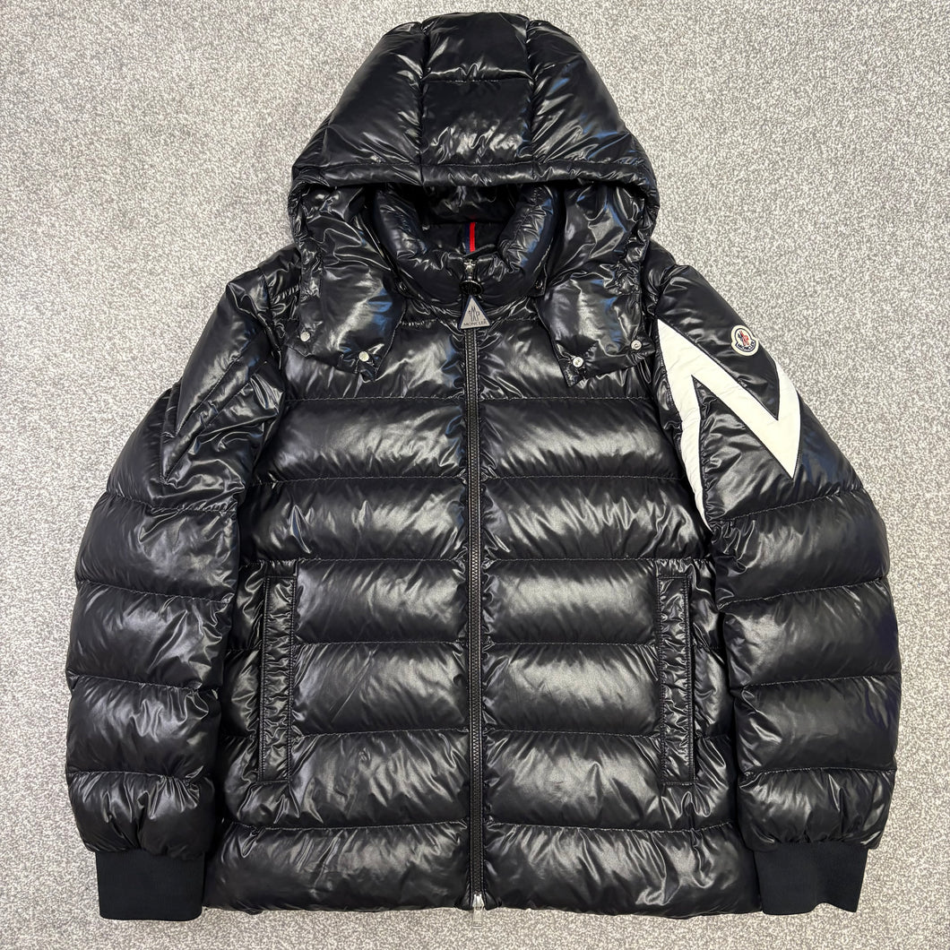 Moncler Corydale Black Size 4