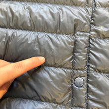 Load image into Gallery viewer, Moncler Rouvier Navy Size 6
