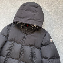 Load image into Gallery viewer, Moncler Montclar Black Size 4
