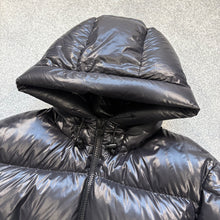 Load image into Gallery viewer, Moncler Ecrins Black Size 5
