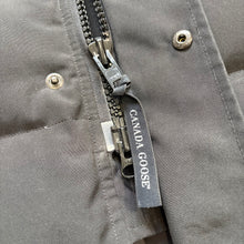 Load image into Gallery viewer, Canada Goose Carson Black Size Large
