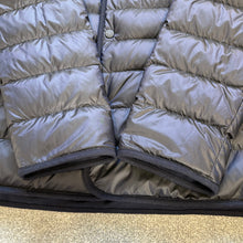 Load image into Gallery viewer, Moncler Bane Reversible Down Jacket Navy Size 3
