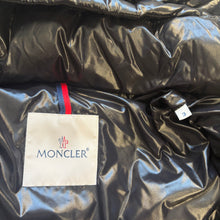 Load image into Gallery viewer, Moncler Cuvellier Black Size 3
