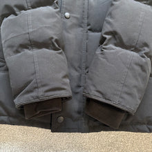 Load image into Gallery viewer, Canada Goose Carson Black Size Large
