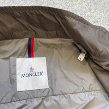 Load image into Gallery viewer, Moncler Renoir Grey Size 4
