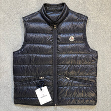 Load image into Gallery viewer, Moncler Gui Gilet Navy Size 5
