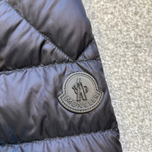 Load image into Gallery viewer, Moncler Bane Reversible Down Jacket Navy Size 3
