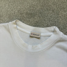 Load image into Gallery viewer, Moncler T-Shirt White Size XXXL
