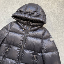 Load image into Gallery viewer, Women’s Moncler Seritte Black Size 3

