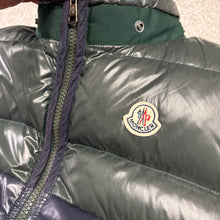 Load image into Gallery viewer, Moncler Balmat Gilet Green &amp; Navy Size 3
