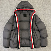 Load image into Gallery viewer, Moncler Champsaur Grey Size 6
