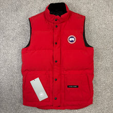 Load image into Gallery viewer, Canada Goose Freestyle Gilet Red Size Small
