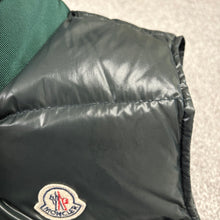 Load image into Gallery viewer, Moncler Balmat Gilet Green &amp; Navy Size 3
