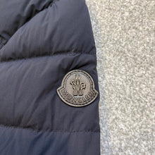 Load image into Gallery viewer, Moncler Gaudenier Dark Navy Size 5
