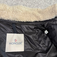 Load image into Gallery viewer, Moncler Vasserot Black Size 2
