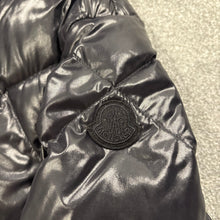 Load image into Gallery viewer, Women’s Moncler Echinops Black Size 4

