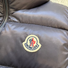 Load image into Gallery viewer, Moncler Sovex Gilet Navy Size 3
