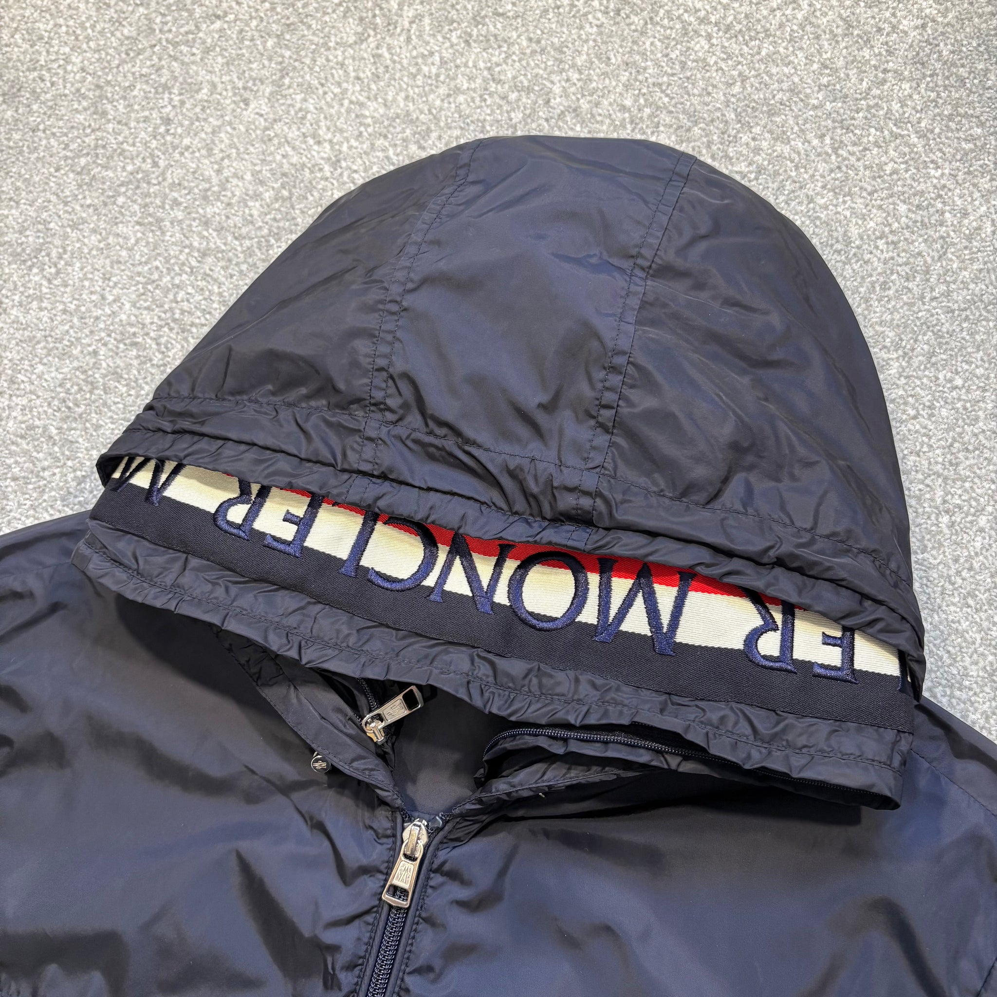 MONCLER / GRADIGNAN 5 ナイロンジャケット ネイビー Moncler Gradignan Navy Size 5 – Supply Hut - Authentic Designer Attire
