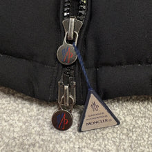 Load image into Gallery viewer, Moncler Montgenevre Black Size 5
