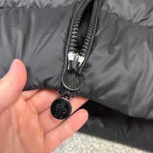 Load image into Gallery viewer, Moncler Salzman Black Size 6
