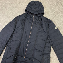 Load image into Gallery viewer, Moncler Vallot Navy Size 7
