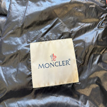 Load image into Gallery viewer, Moncler Daniel Navy Size 2
